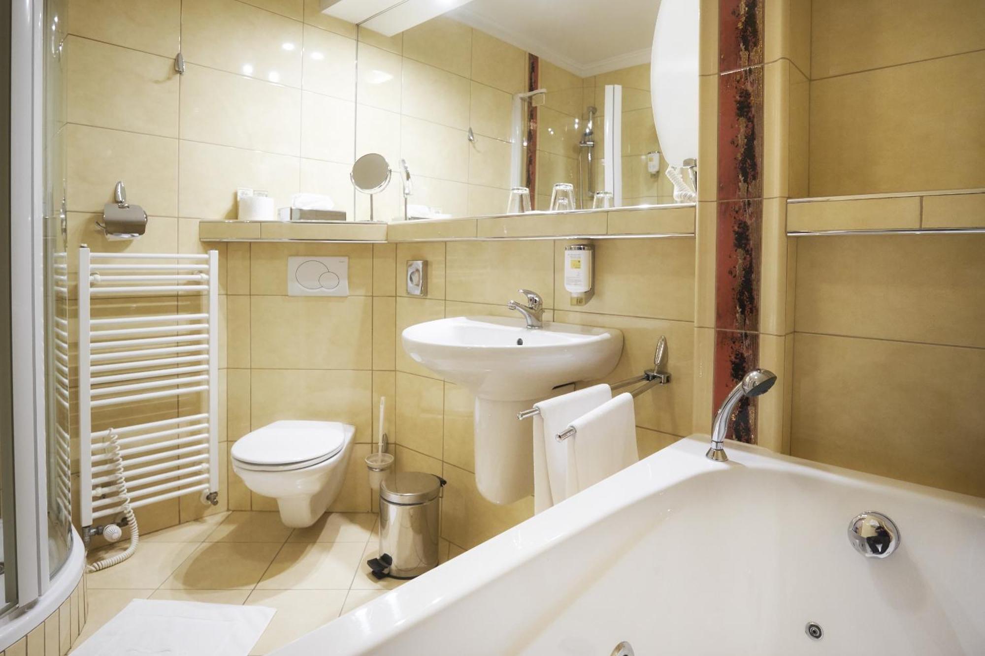 Hotel Wellness Eroplán 4*
