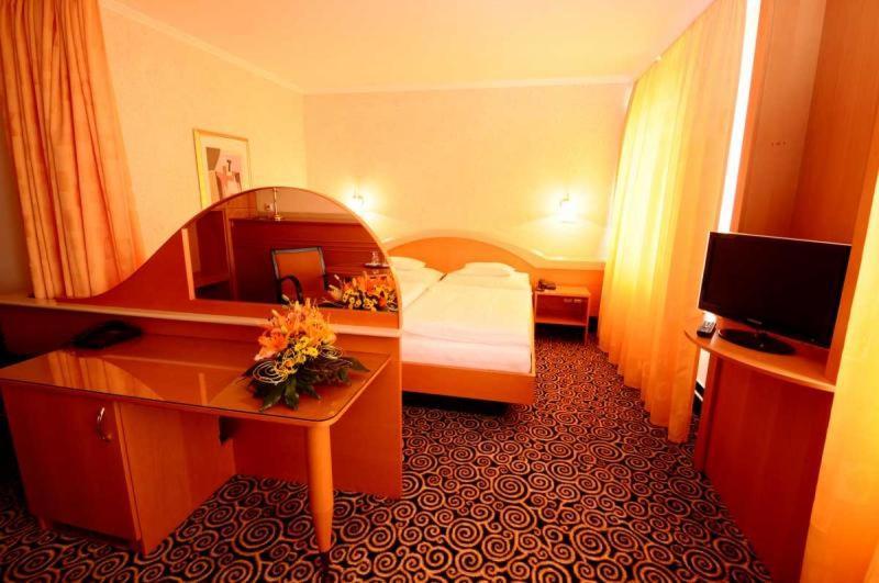 Hotel Wellness Eroplán 4*
